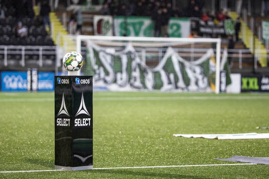 Matchbollen innan fotbollsmatchen i Superettan mellan Brage