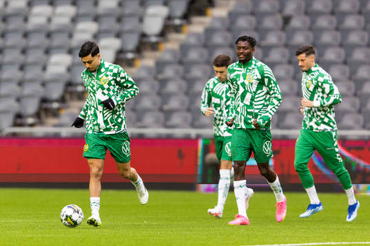 Hammarbys spelare värmer upp