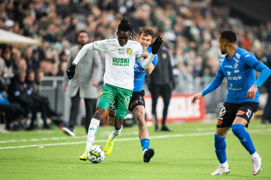 Hammarbys Bubacarr Trawally och Halmstads Kazper Karlsson