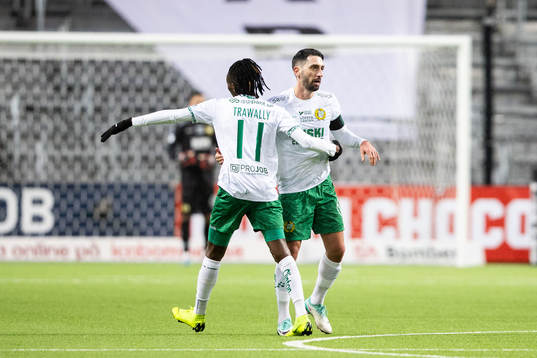 Hammarbys Bubacarr Trawally och Nahir Besara jublar