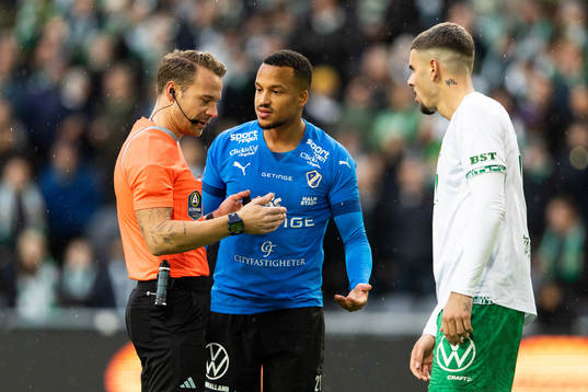 Domare Kristoffer Karlsson, Halmstads Marcus Olsson och