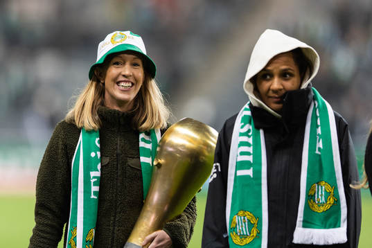 Hammarbys Julia Roddar och Madelen Janogy när damlaget