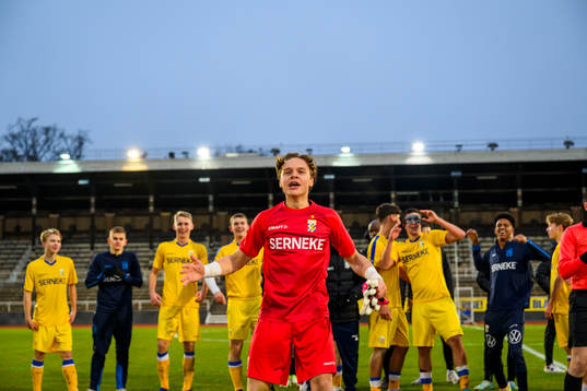 IFK Göteborgs målvakt Linus Dahlgren jublar