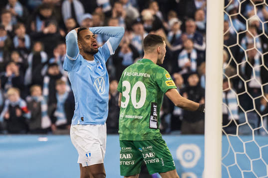 Malmö FFs Isaac Kiese Thelin deppar