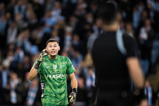 Elfsborgs målvakt Hakon Valdimarsson reagerar