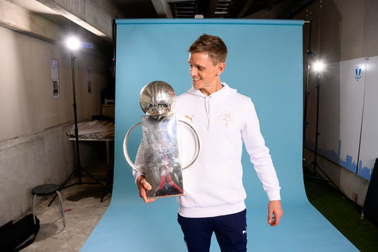 Malmö FFs Søren Rieks jublar med pokalen