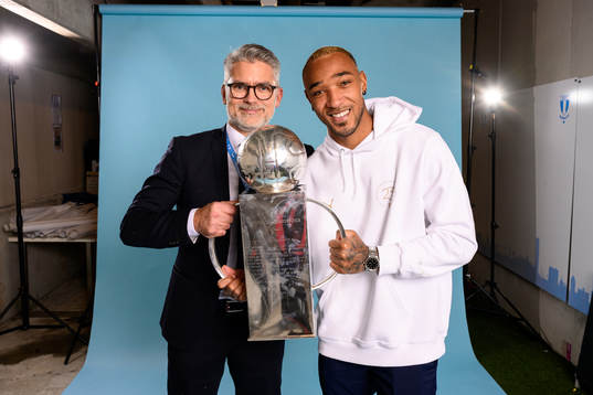 Malmö FFs VD VD Niclas Carlnén och Derek Cornelius jublar