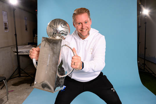 Malmö FFs fysioterapeut Jesper Robertsson jublar med