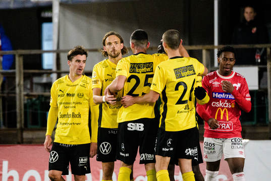 Mjällbys Tom Pettersson jublar