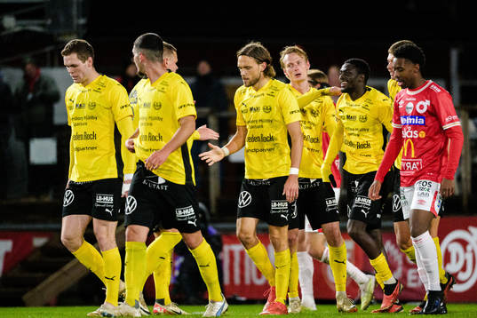 Mjällbys Tom Pettersson jublar