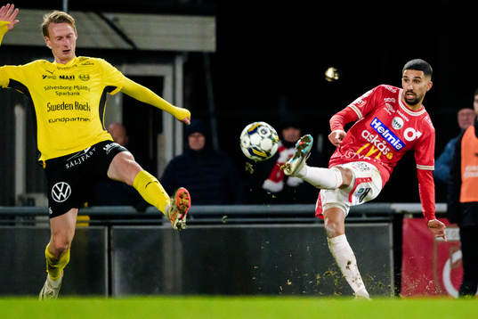 Mjällbys Alexander Johansson och Degerfors Elyas Bouzaiene