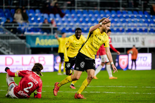 Mjällbys Tom Pettersson jublar