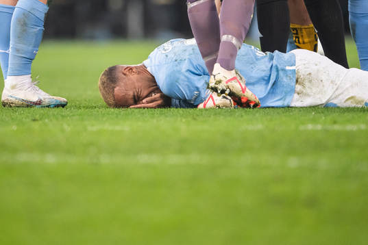 Malmö FFs Derek Cornelius har ont