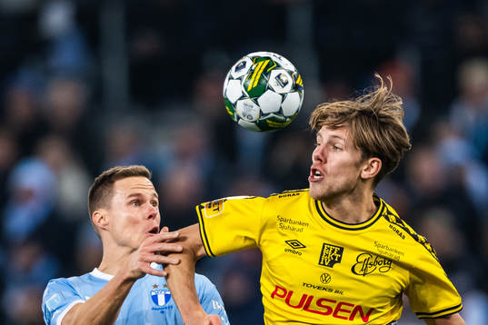 Malmö FFs Niklas Moisander och Elfsborgs Noah Söderberg