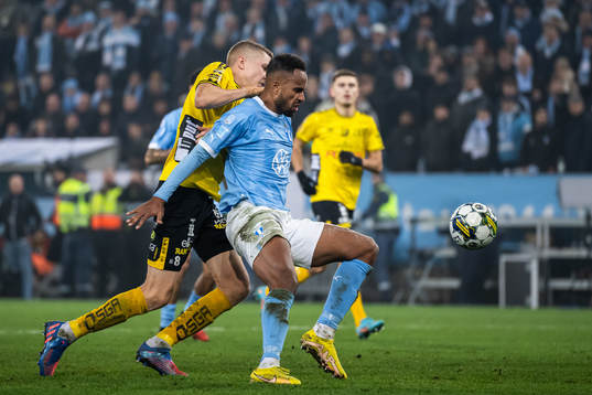 Elfsborgs Sebastian Holmen och Malmö FFs Isaac Kiese Thelin