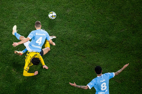 Elfsborgs Ahmed Qasem och Malmö FFs Niklas Moisander