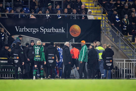 Varbergs och IFK Göteborgs spelare lämnar planen