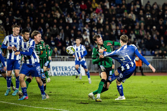 IFK Göteborgs Adam Carlén och Varbergs Niklas Dahlström