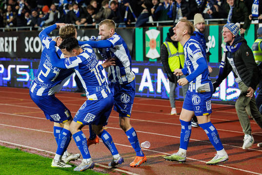 IFK Göteborgs spelare jublar