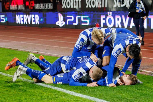 IFK Göteborgs spelare jublar