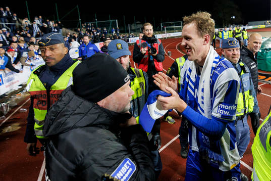 IFK Göteborgs Adam Carlén jublar
