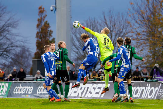 Varbergs målvakt Fredrik Andersson och IFK Göteborgs