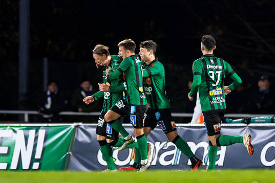 Varbergs Hampus Zackrisson jublar med laget