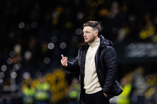 uVärnamos tränare Kim Hellberg nder fotbollsmatchen i