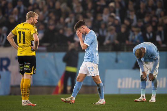 Malmö FFs Lasse Berg Johnsen deppar
