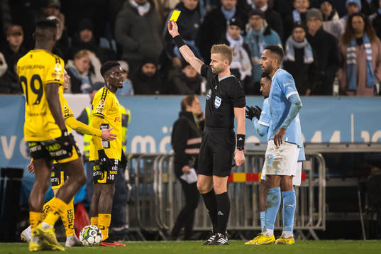Elfsborgs Michael Baidoo får en varning