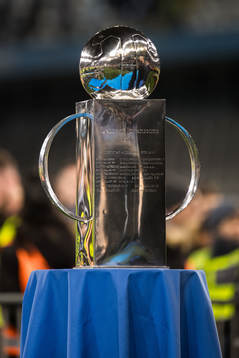 Lennart Johanssons Pokal efterr fotbollsmatchen i