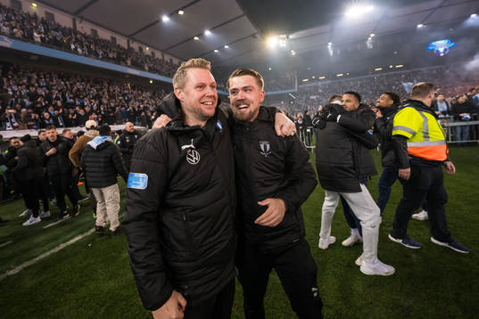 Malmö FFs assisterande tränare Theodor Olsson jublar