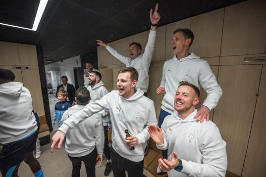 Malmö FFs Søren Rieks jublar i omklädningsrummet