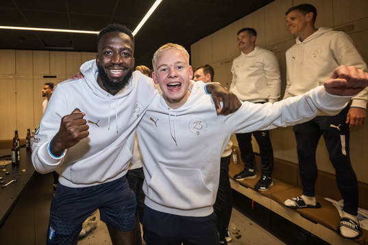 Malmö FFs Mahame Siby och Otto Rosengren  jublar i