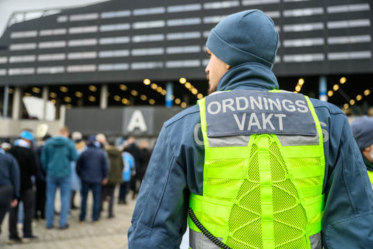 Ordningsvakt utanför Eleda stadion