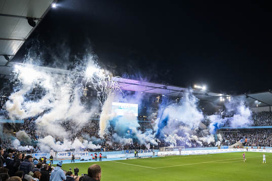 Malmö FFs supportrar med tifo