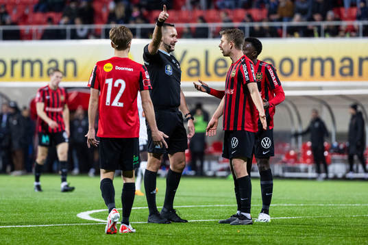 Brommapojkarnas Wilmer Odefalk och Ludvig Fritzson pratar