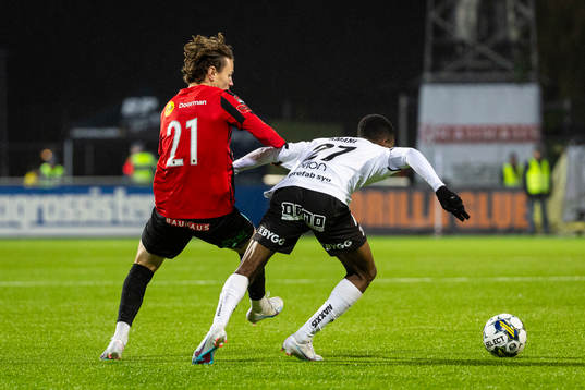 Brommapojkarnas Alex Timossi Andersson mot Häckens Edward