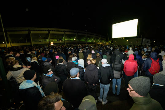 Malmö FF supportrar följer fotbollsmatchen i Allsvenskan