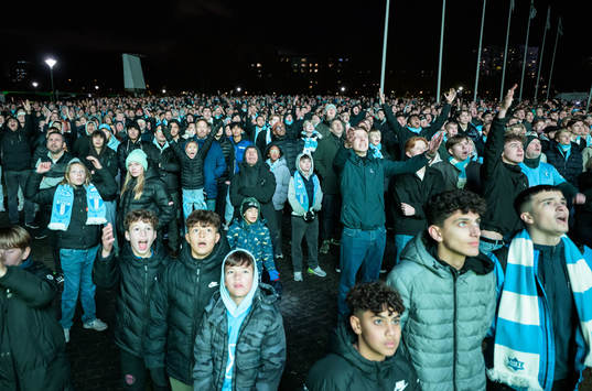 Malmö FF supportrar följer fotbollsmatchen i Allsvenskan