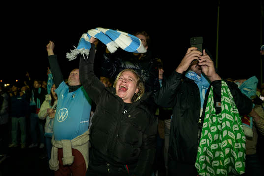 Malmö FF supportrar följer fotbollsmatchen i Allsvenskan