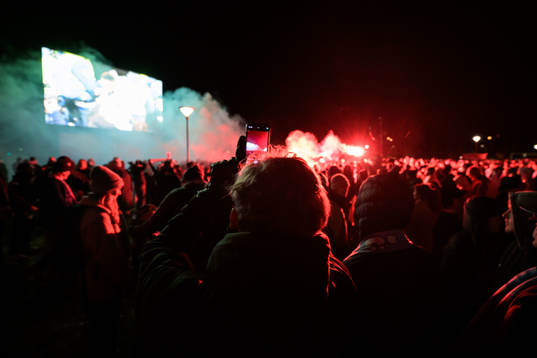 Malmö FF supportrar följer fotbollsmatchen i Allsvenskan