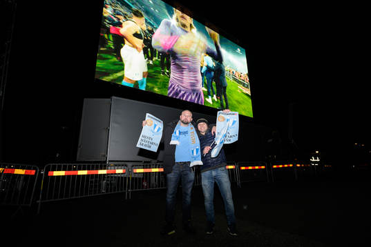 Malmö FF supportrar följer fotbollsmatchen i Allsvenskan