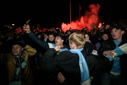 Malmö FF supportrar följer fotbollsmatchen i Allsvenskan