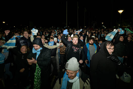 Malmö FF supportrar följer fotbollsmatchen i Allsvenskan