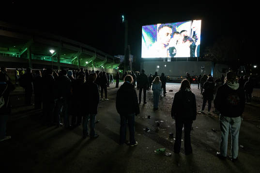 Malmö FF supportrar följer fotbollsmatchen i Allsvenskan