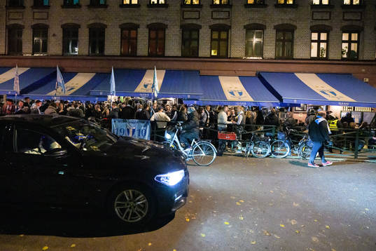 Malmö FF supportrar följer fotbollsmatchen i Allsvenskan