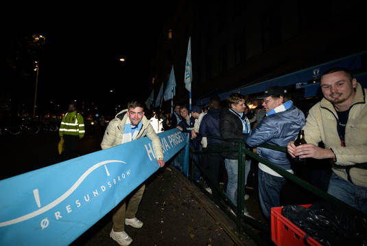 Malmö FF supportrar följer fotbollsmatchen i Allsvenskan