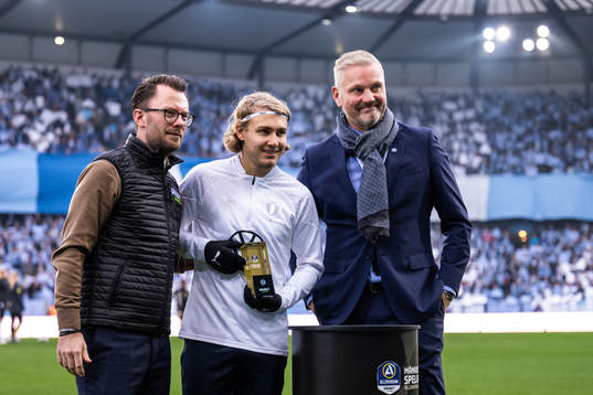 Malmö FFs Sebastian Nanasi tilldelas priset ”månadsens
