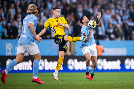 Elfsborgs Andri Fannar Baldursson och Malmö FFs Sergio Pena